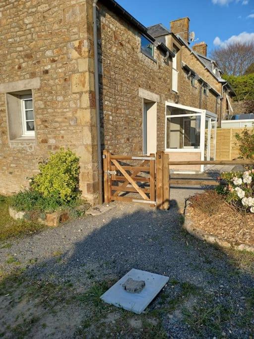 Maison Face au Mont avec extérieur Avranches Esterno foto